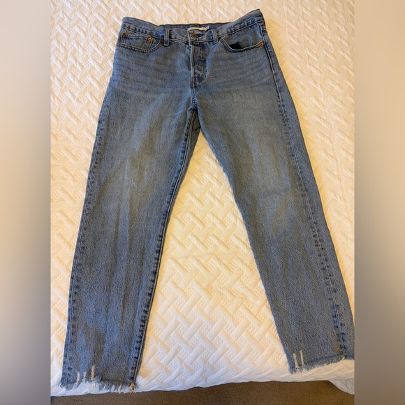 Levi's Denim - Levi's “Wedgie” Rigid Cropped Jeans w/Distressed Hem - Size 30 Circa 2019